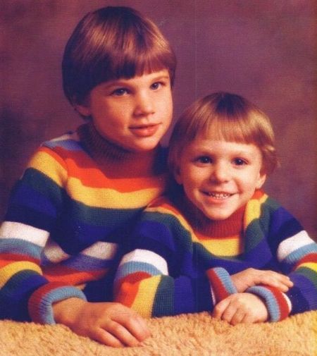 Drew Lachey(right) with his older brother Nick LacheyImage Source: Pinterest